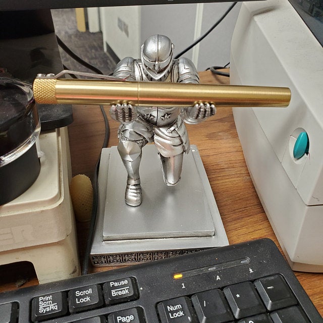 executive knight pen holder