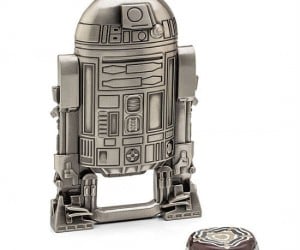 Star Wars R2D2 Bottle Opener – The galaxy’s most faithful droid now comes in bottle opener form.