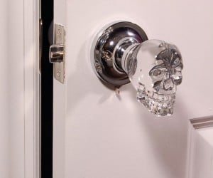 Skull Doorknob – Make no bones about it this is one great looking doorknob.