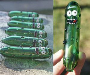 Pickle Rick ‘Tabacco’ Pipe – It’s Pickle Rick but in pipe form. Each pipe is glass blown and measures 4.5″