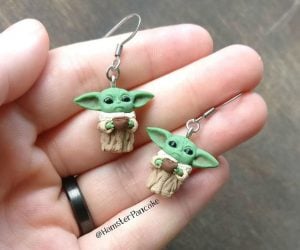 Baby Yoda Earrings – An adorable pair of Baby Yoda stud earrings!