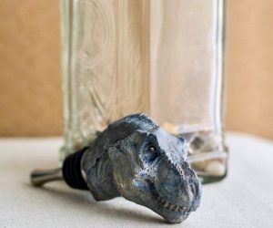 T-Rex Bottle Stopper – Protect your bottle from spilling by the most enormous carnivorous dinosaurs!