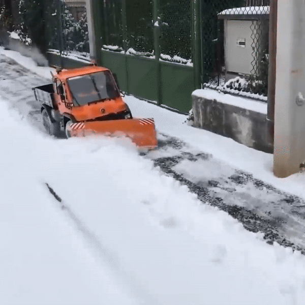 RC Unimog Mini Snowplow – Snow plowing doesn’t have to be boring!