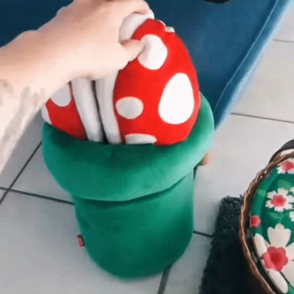 Piranha Plant Slippers – Stay warm with this pair of Super Mario-inspired Piranha Plant Slippers!